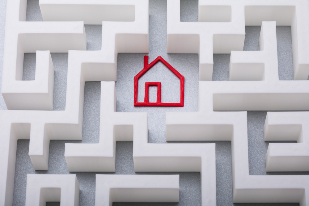 red house symbol in center of maze, exit
