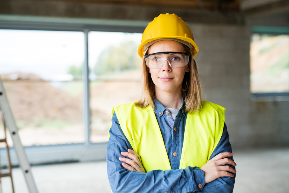 woman with hard hat, general contractor, home renovation